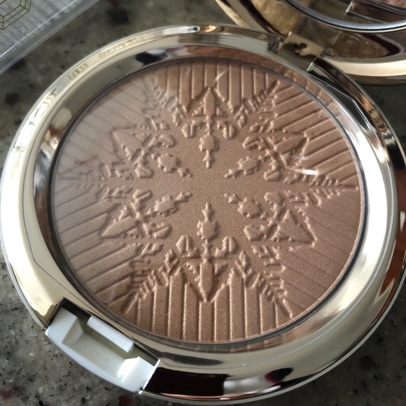MAC face powder(opalescent) - Picture 4 of 4